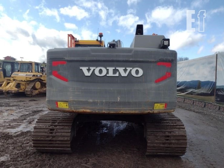 2020-volvo-ec220e-lr-image-4