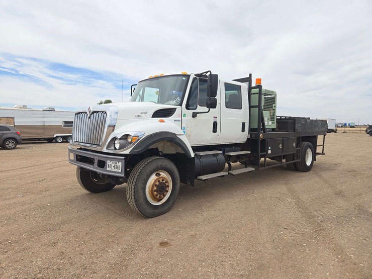 2011-international-7400-image-1