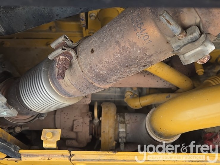2016-caterpillar-d6n-image-63