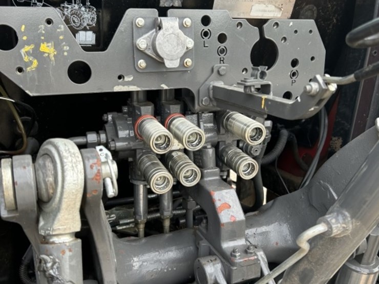 2020-massey-ferguson-5711-image-39