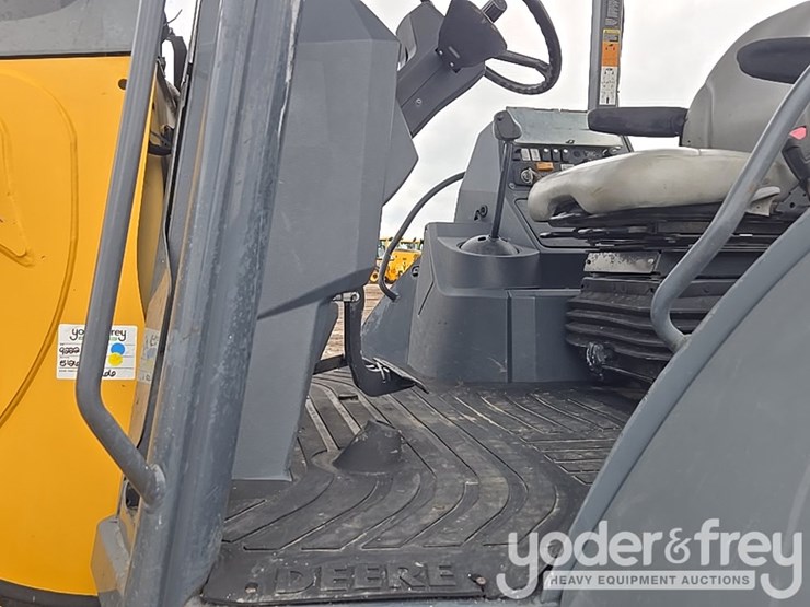 2019-deere-310l-image-61