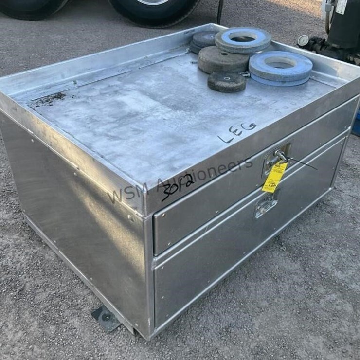 ALUMINUM TOOLBOX