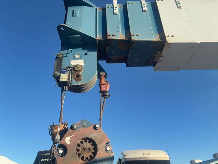 international-2010-40100s-truck-crane-image-16