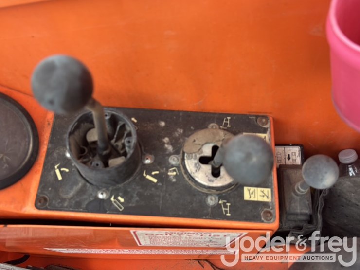 2013-sky-trak-8042-image-42