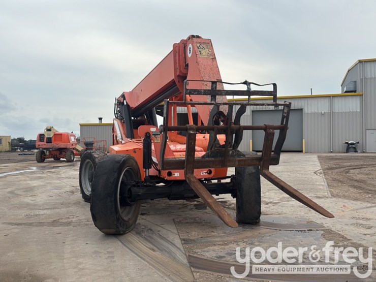 2013-sky-trak-8042-image-7