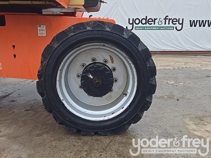 2016-jlg-800aj-image-17
