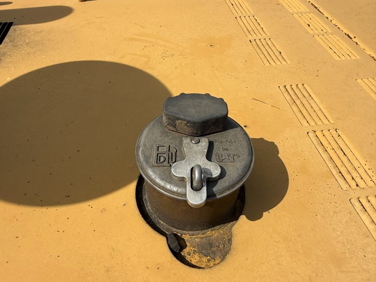 caterpillar-12h-image-67