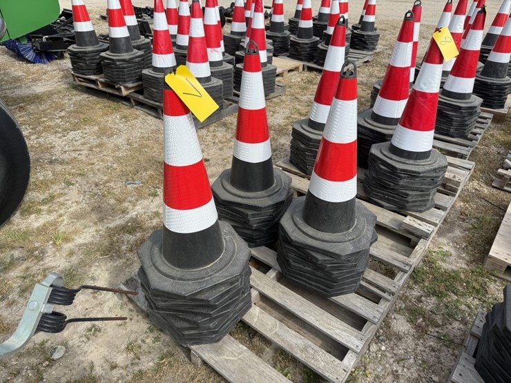 25-traffic-cones-image-1