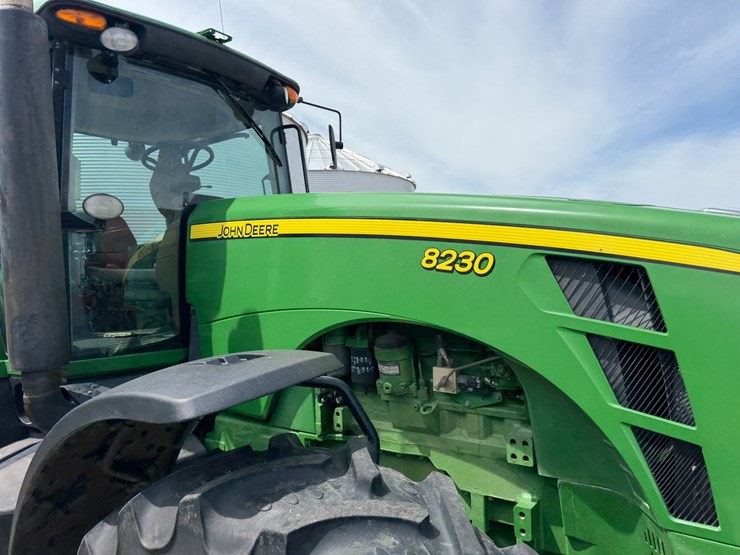 2004-john-deere-8230-image-35
