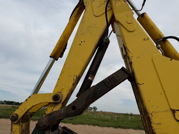 new-holland-lb75b-image-21