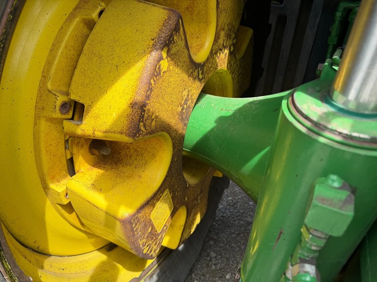2013-john-deere-8335r-image-14