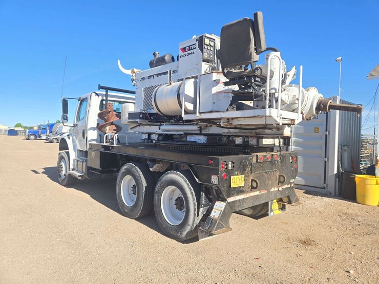 2014-freightliner-m2-106-image-4