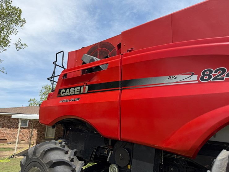 2016-case-ih-8240-image-34