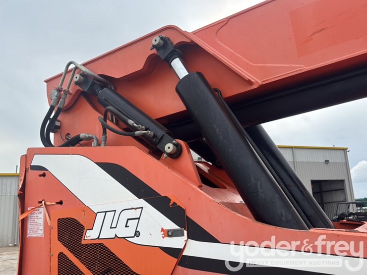 2013-sky-trak-8042-image-15