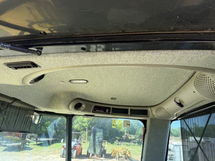 2015-new-holland-speedrower-260-image-26