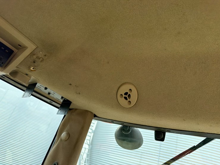 2004-john-deere-8230-image-61
