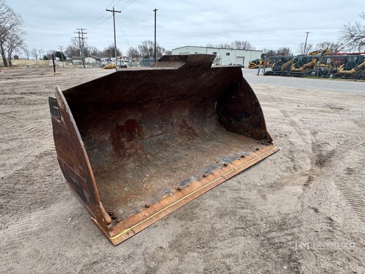127"-wheel-loader-bucket-image-3