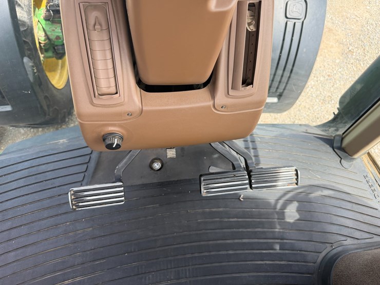 2007-john-deere-8330-image-60