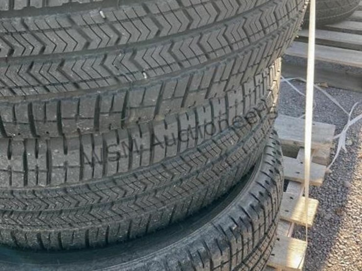 (3)-michelin-primacy-275/65r18-tires-image-3