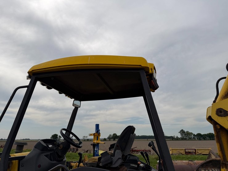 new-holland-lb75b-image-40