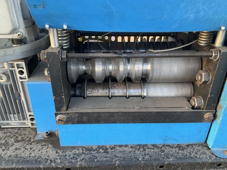 bluerock-ws-212-wire-stripper-on-cart-image-5