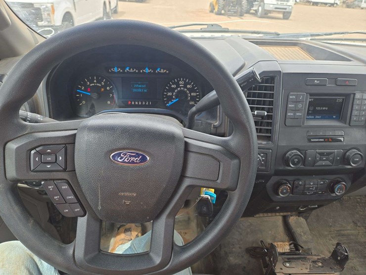 2016-ford-f150-xl-image-12