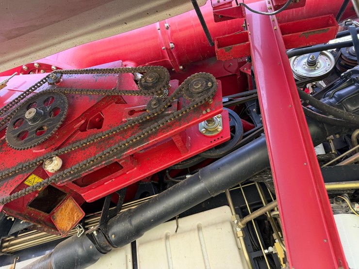 2016-case-ih-8240-image-45