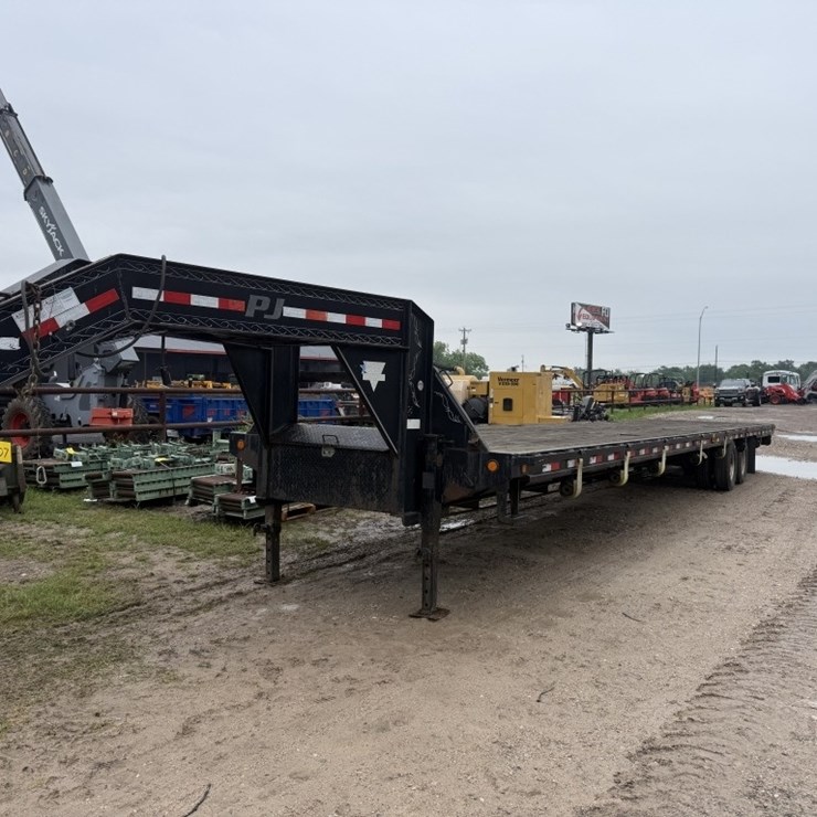 PJ 40ft Gooseneck 2012