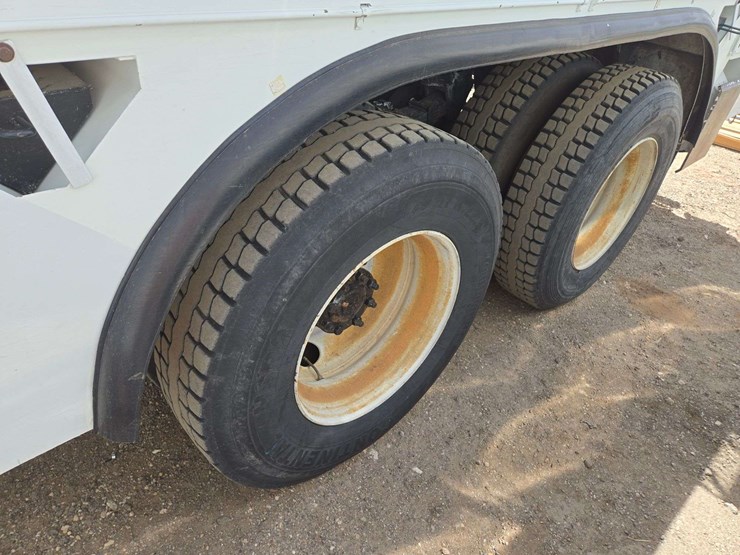 2011-international-workstar-7400-image-10