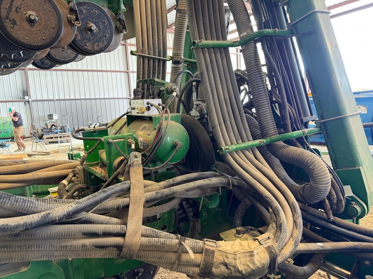 john-deere-1720-image-96