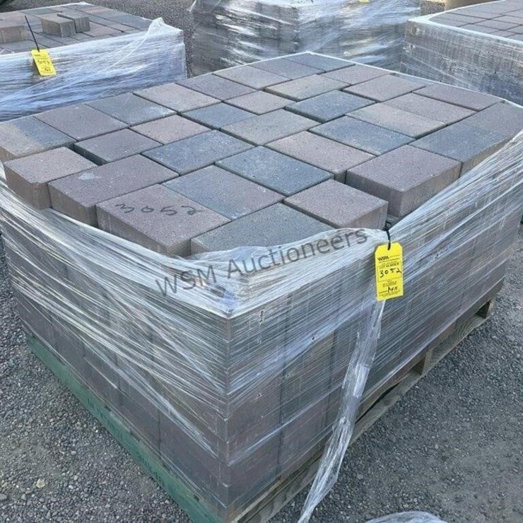 PALLET OF STONE PAVERS