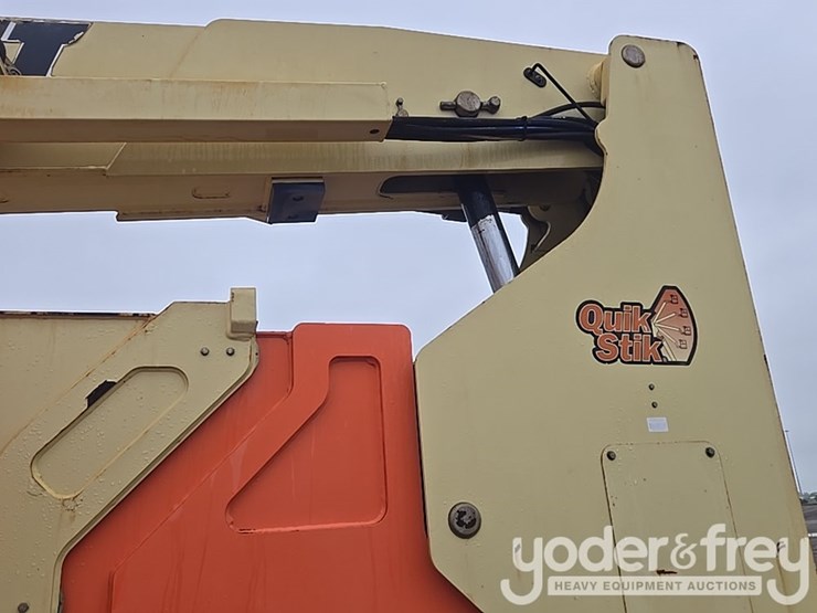 2016-jlg-800aj-image-33