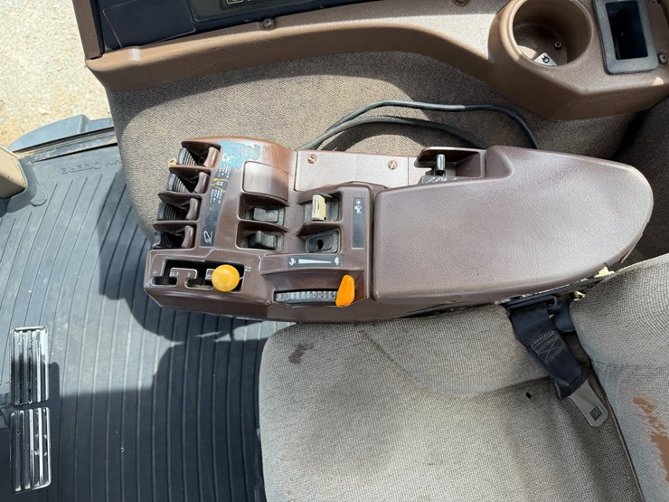 2006-john-deere-8330-image-58