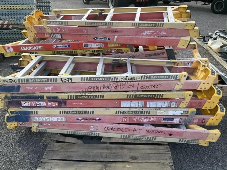 pallet-of-asst-fiberglass-ladders-image-6
