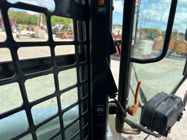 2023-bobcat-t770-image-24