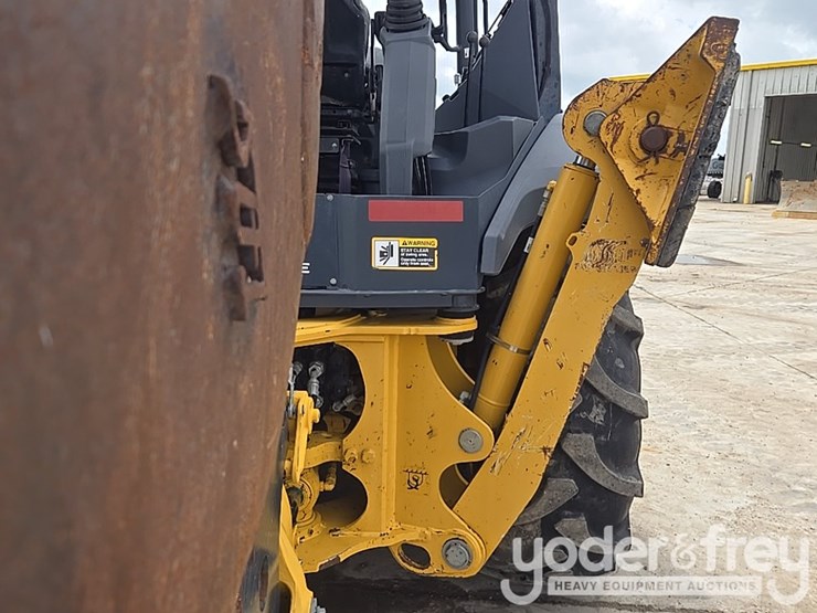 2019-deere-310l-image-43