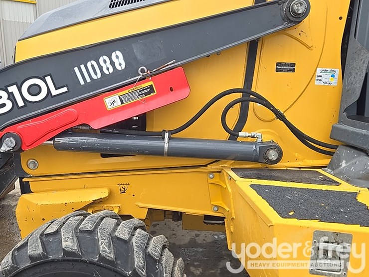 2019-deere-310l-image-26