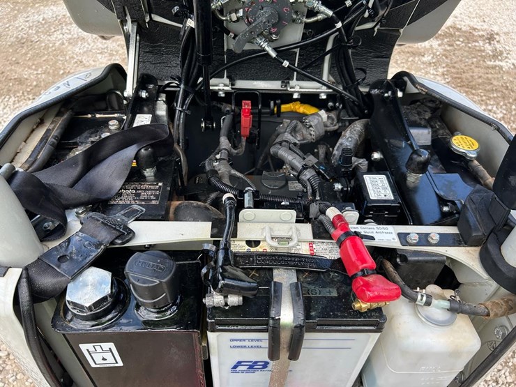 2022-takeuchi-tb210r-image-13