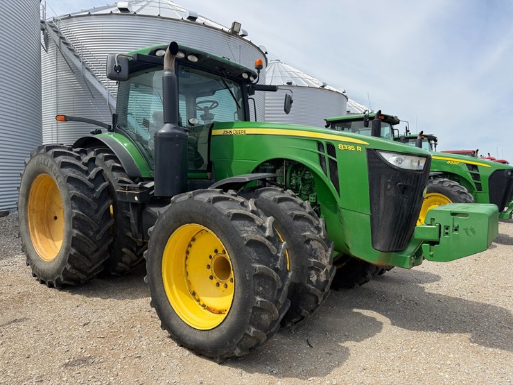 2013-john-deere-8335r-image-2