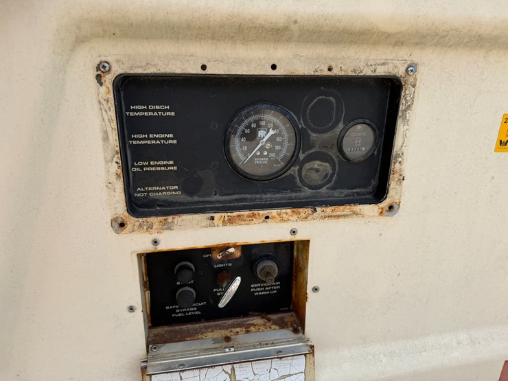 #46876-•-ingersoll-rand-mobile-air-compressor-image-49