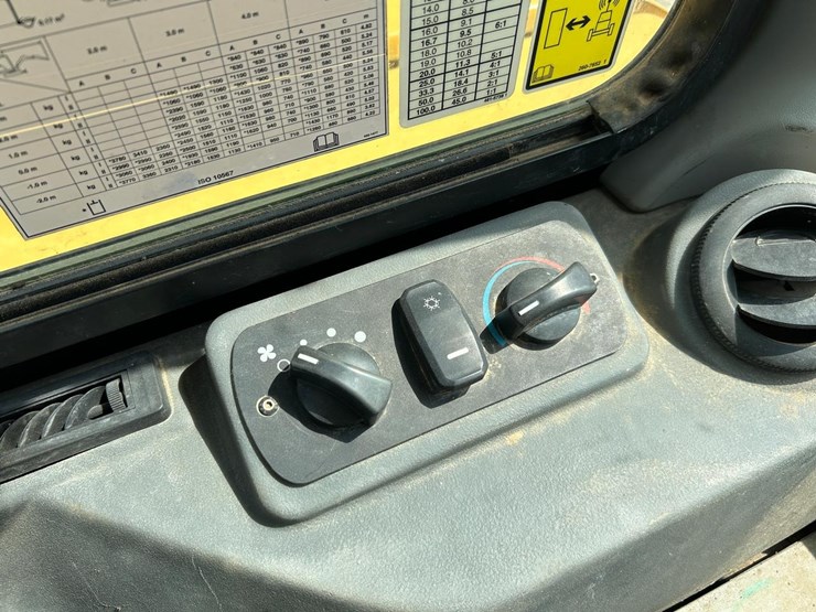 2018-caterpillar-305.5e2-image-25