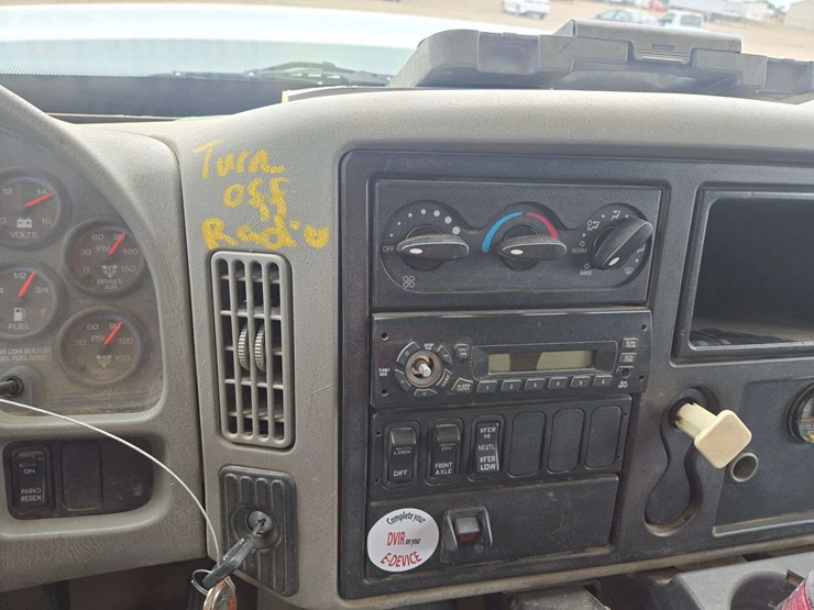 2011-international-7400-image-19