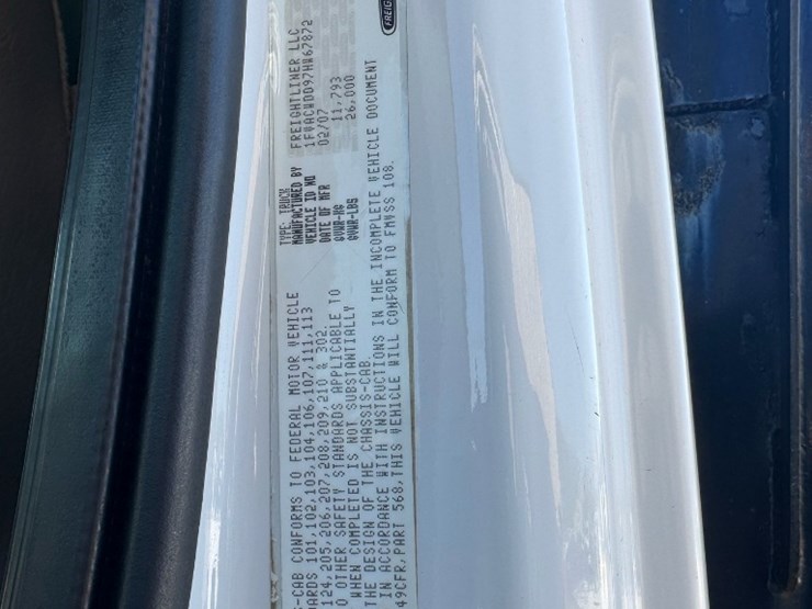 2007-freightliner-m2-106-image-8