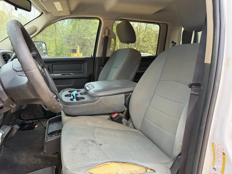 2016-dodge-2500-image-58