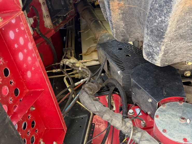 2016-case-ih-8240-image-55