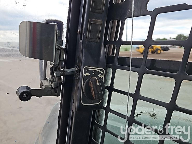 2015-bobcat-t630-image-29