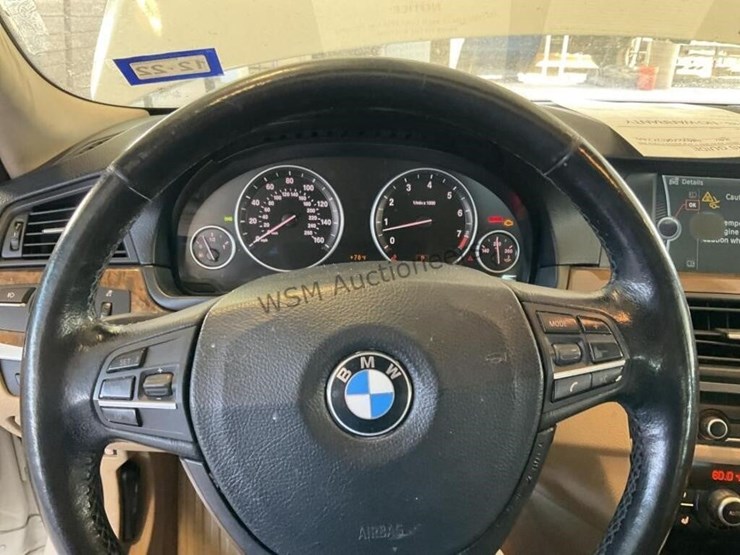 2011-bmw-528i-sdn-image-15