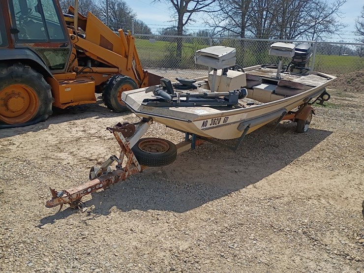 #23725-•-1986-star-bass-boat-and-trailer-image-1