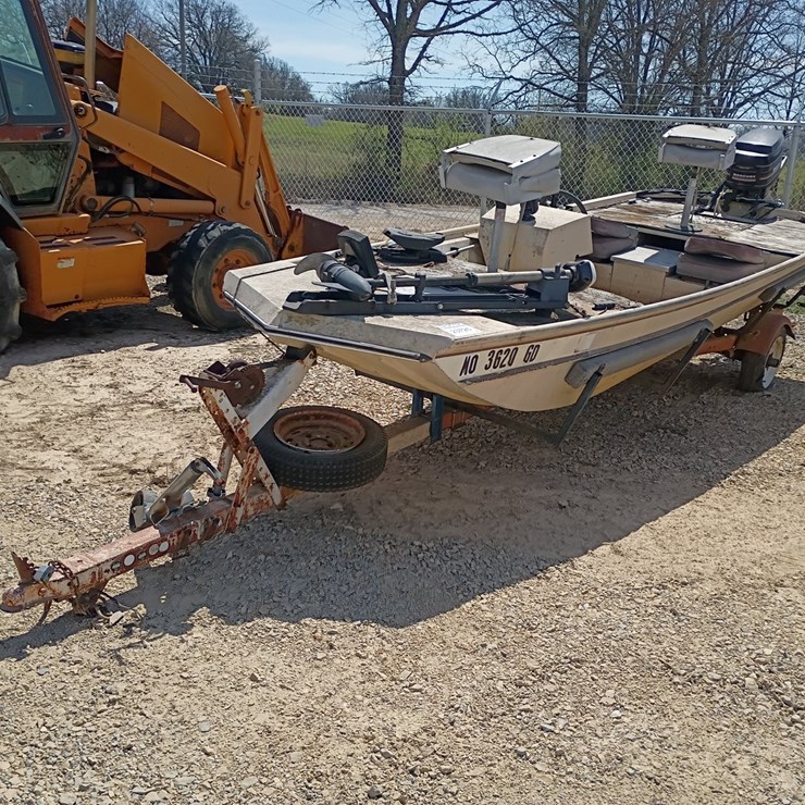 #23725 • 1986 Star Bass Boat and Trailer