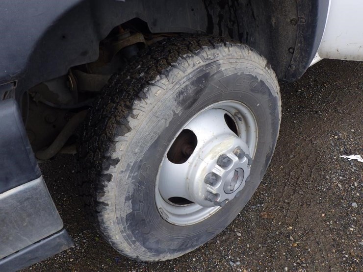 2005-chevrolet-3500-image-14